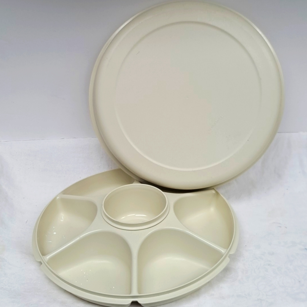 Vintage Tupperware Serving Center #1665,1666,1667 and 215